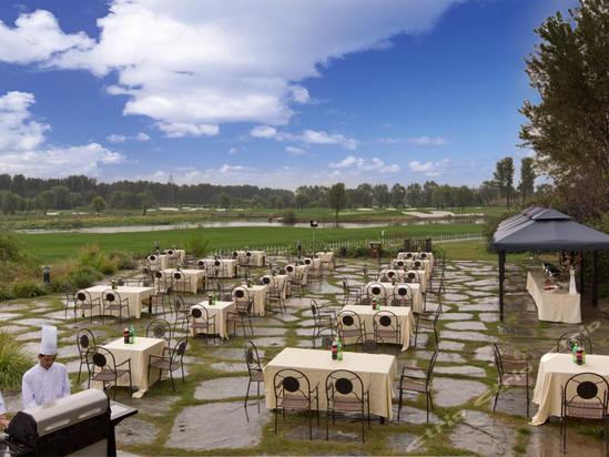 北京拉斐特城堡酒店湖畔烧烤区