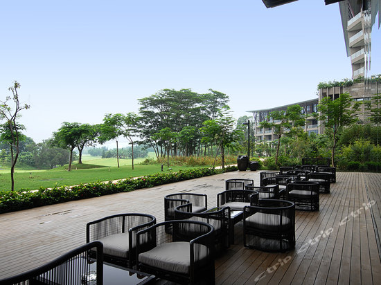 深圳隐秀山居酒店户外草坪