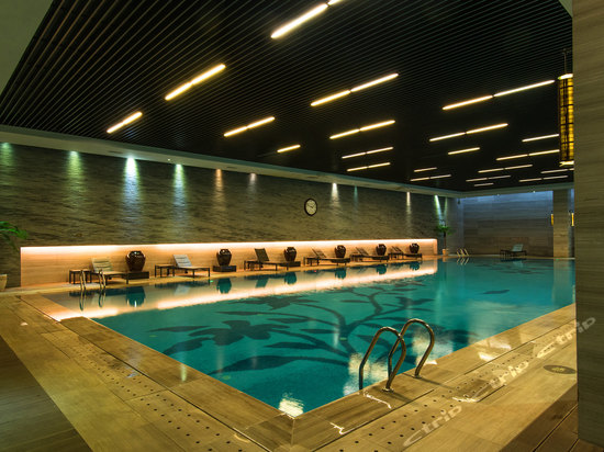 深圳隐秀山居酒店室内恒温泳池