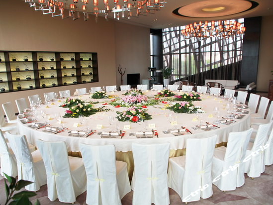 深圳隐秀山居酒店中餐总统房(30人位桌型)