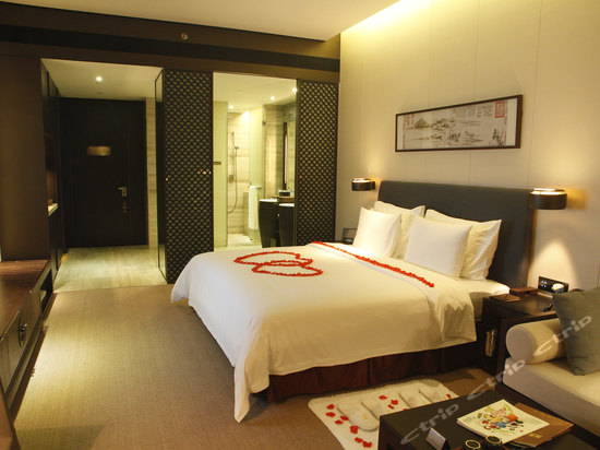 深圳隐秀山居酒店豪华大床房