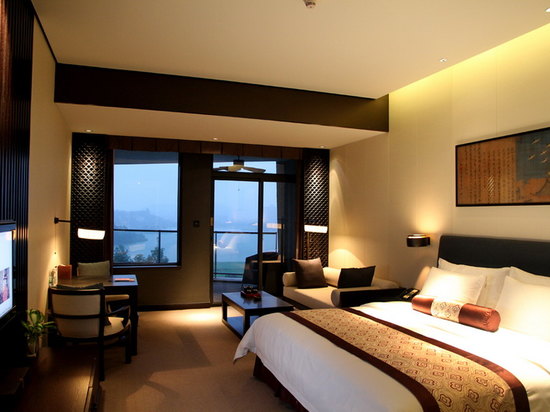 深圳隐秀山居酒店豪华大床房