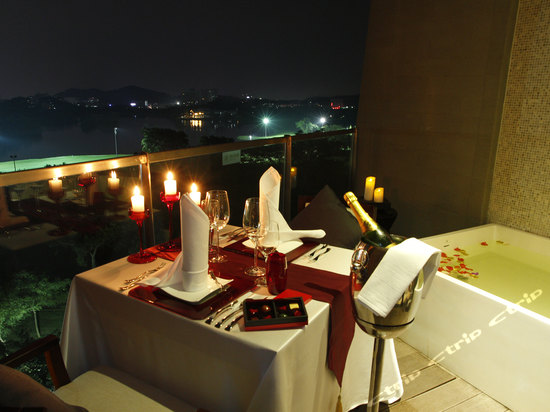 深圳隐秀山居酒店豪华大床房