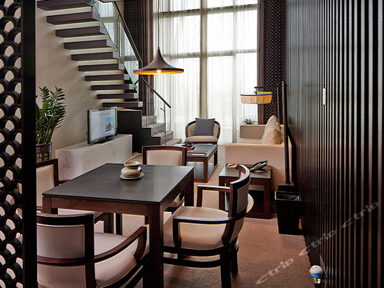 深圳隐秀山居酒店豪华行政复式套房