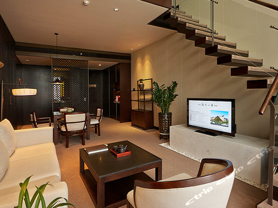 深圳隐秀山居酒店豪华行政复式套房