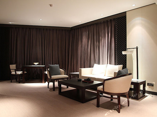 深圳隐秀山居酒店豪华行政套房