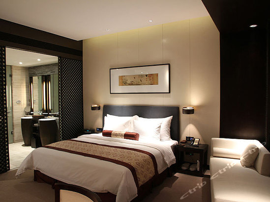 深圳隐秀山居酒店豪华行政套房