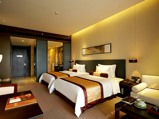 深圳隐秀山居酒店豪华双床房