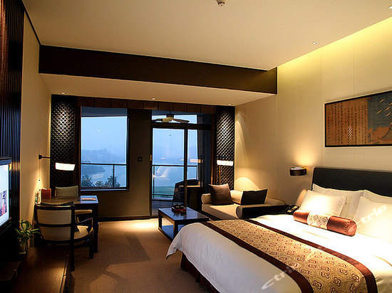 深圳隐秀山居酒店豪华房