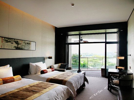 深圳隐秀山居酒店豪华房