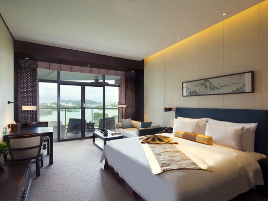 深圳隐秀山居酒店豪华大床房