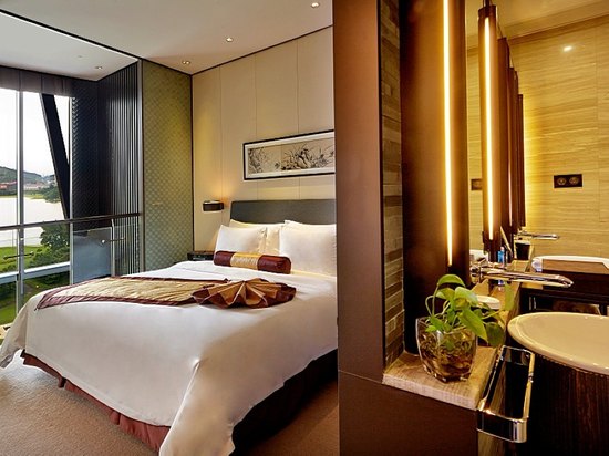 深圳隐秀山居酒店豪华行政复式套房