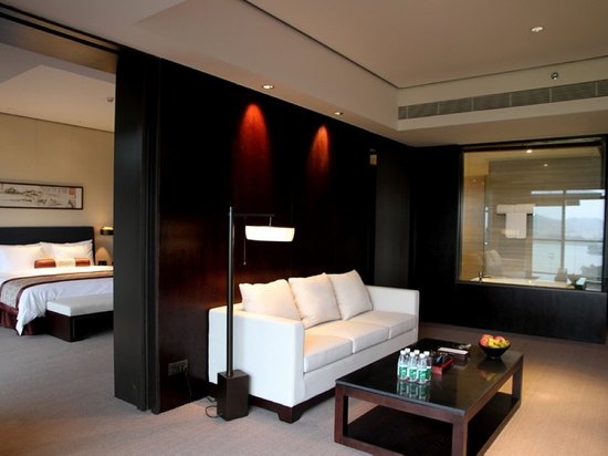 深圳隐秀山居酒店豪华行政套房