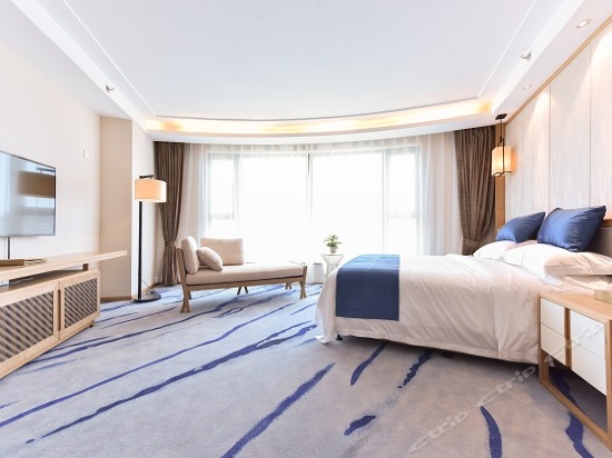 秦皇岛首旅京伦酒店豪华海景家庭套房