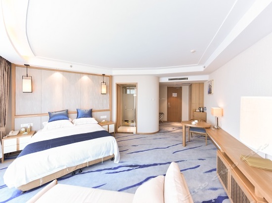 秦皇岛首旅京伦酒店豪华海景家庭套房