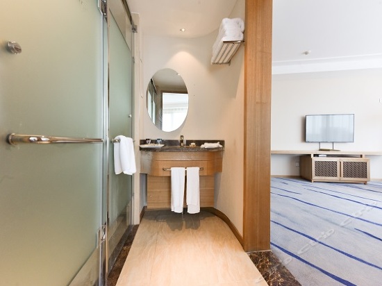 秦皇岛首旅京伦酒店豪华海景家庭套房